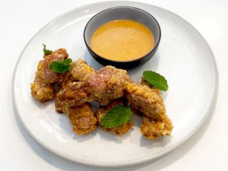 Hugh Acheson Contry-Fried Strip Steak Bites with Hot Sauce White Gravy